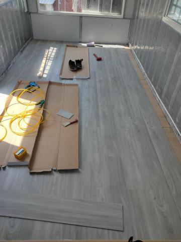 㵆明室內裝潢 - 貨櫃屋 石塑地板