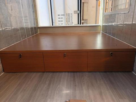 㵆明室內裝潢 - 貨櫃屋 三抽床板  石塑地板