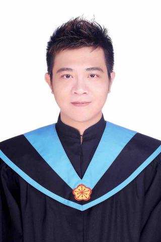 提供高職數學第一冊服務的專家曾阡聞