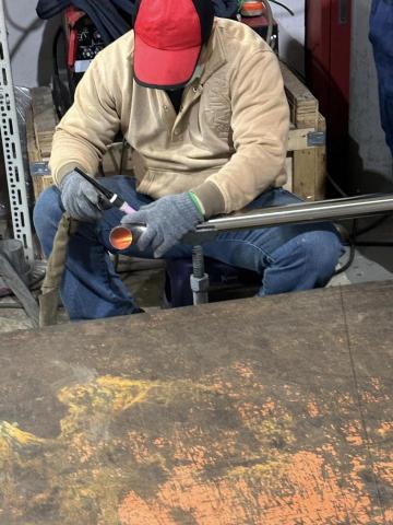 得勝企業社 - 氬焊作業