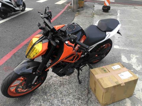 請上網打關鍵字  極遞聯合運輸中心  點FB+賴聯繫 - 高雄-新莊（黃牌）