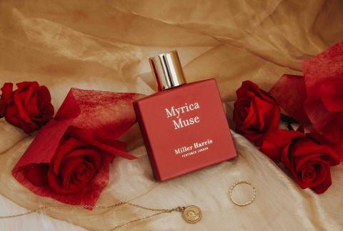 Anber Photography -  香水產品攝影