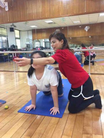 劉晏荻 - 兒童瑜珈