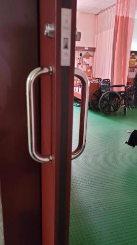 萬事事業社 - 門把更換完成