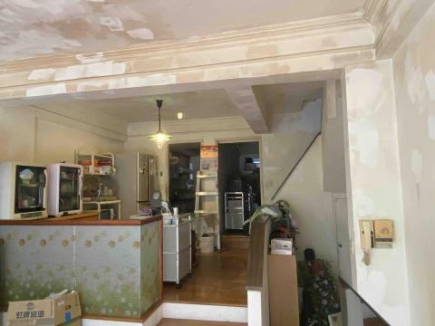 職男油漆工程 - 施工前燒香油煙