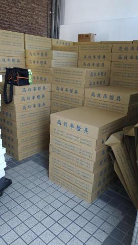 巨鼎機電工程有限公司 - 東南科技大學780盞格柵燈