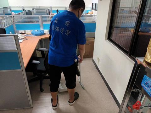 真鑽環保企業 - 辦公室清潔地面清掃