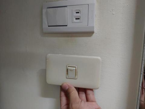 仲豪個人工作室 - 更換一插一開面板 仲豪個人工作室 - 更換一插一開面板