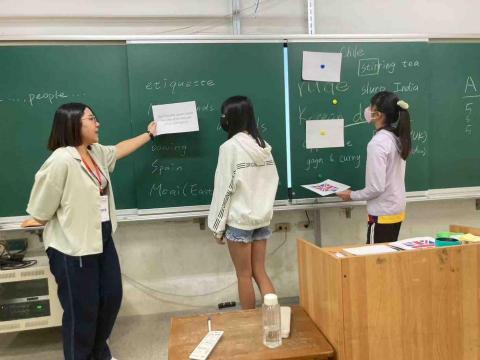 王彤旭 Doris Wang - 曾任暑期營隊輔導老師，設計課程、各式教學活動