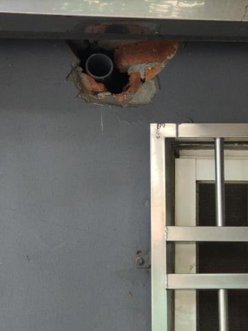 皓泰環保服務有限公司 - 餐廳後巷鼠徑封堵前