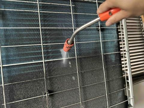 陳柏凱 - 分離式外機清洗