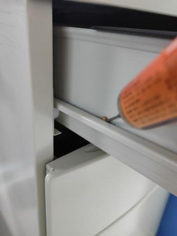 皓泰環保服務有限公司 - 辦公桌抽屜點蟑螂餌劑