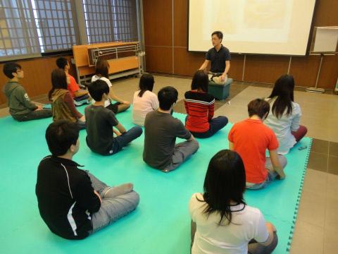 陳柏蒼 Stephen  - 2012年，於台大禪學社及領袖社，分享靜坐的好處