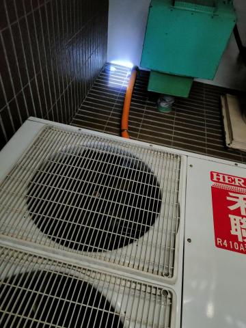皓泰環保服務有限公司 - 餐廳室外機上方管線鼠洞
