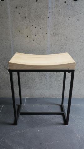 丯邑家居 - 實木曲面鐵腳凳 丯邑家居 - 實木曲面鐵腳凳