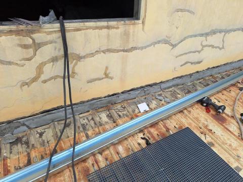 簡宗威 于杰鐵類工程 - 大寮中興路二樓後屋頂 舊有浪板拆除  新白鐵浪板安裝  配件全部白鐵  業主考慮周到  以後維修只剩下矽立康 不用20幾年後再重新安裝新浪板 簡宗威 于杰鐵類工程 - 大寮中興路二樓後屋頂 舊有浪板拆除  新白鐵浪板安裝  配件全部白鐵  業主考慮周到  以後維修只剩下矽立康 不用20幾年後再重新安裝新浪板