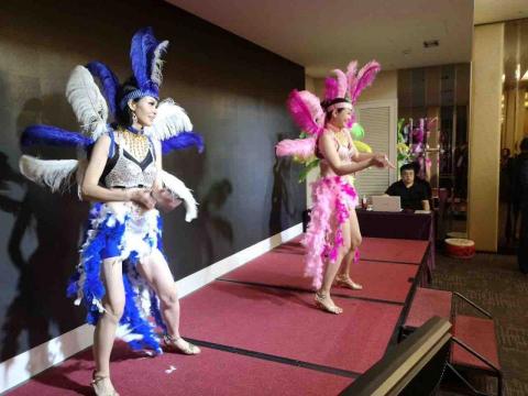 史瑪特百業有限公司 -  森巴舞表演