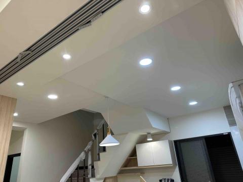 富潤水電工程行 - 裝潢完工電燈安裝。