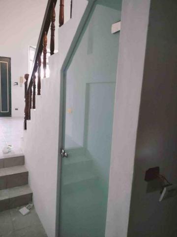 我的家淋浴拉門 -  無框膠合白膜樓梯下廁所門 我的家淋浴拉門 -  無框膠合白膜樓梯下廁所門