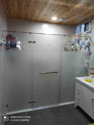 我的家淋浴拉門 -  無框減震式一門二固,上鏤空 我的家淋浴拉門 -  無框減震式一門二固,上鏤空