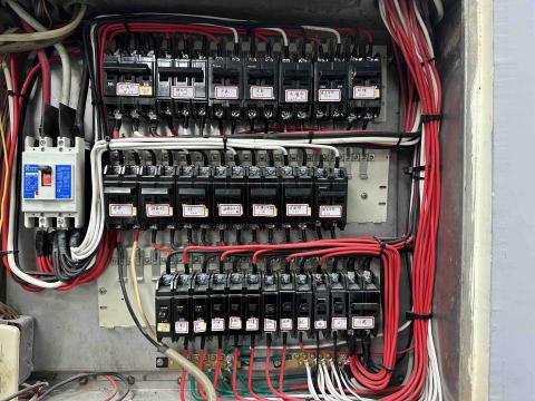 富潤水電工程行 - 電箱配電。