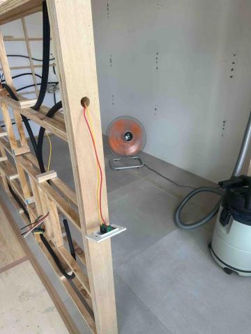 富潤水電工程行 - 裝潢開關、電源、網路、電話線路配置。