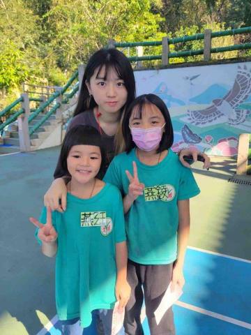 鄭宇涵 - 大學社團去出隊帶小孩