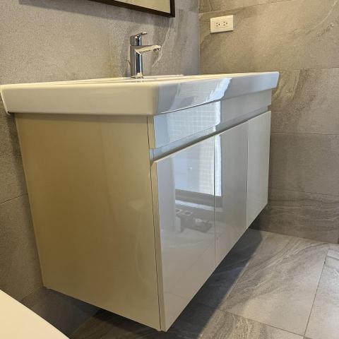 Hsu貼膜 - 浴櫃 施作前