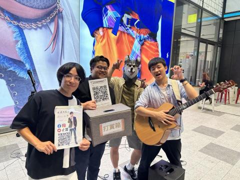 Brian 小布 - 新莊宏匯廣場街頭演出