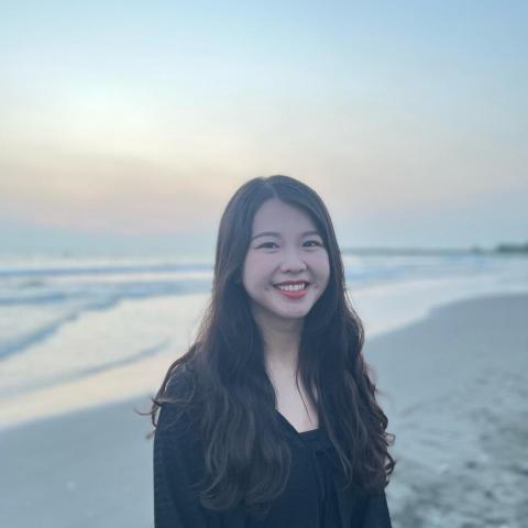 提供23服務的專家黃小姐