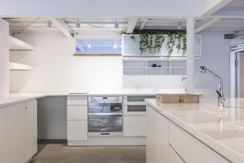 河岸蘭亭｜一站式多風格實景拍攝空間 - 白色系中島廚房