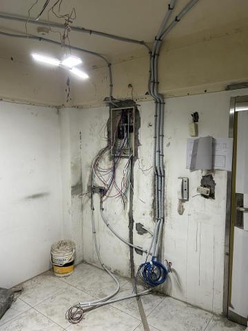 洪嘉慶 - 水電裝修前置作業 打鑿配管及拉線