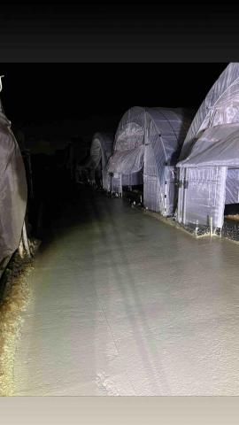 耀築企業社 社團：水泥地鋪設 - 溫室棚 農耕機道路