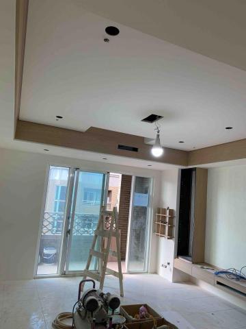 城漢塗裝油漆裝潢 - 天花板牆面噴漆完成，玫瑰白水泥漆