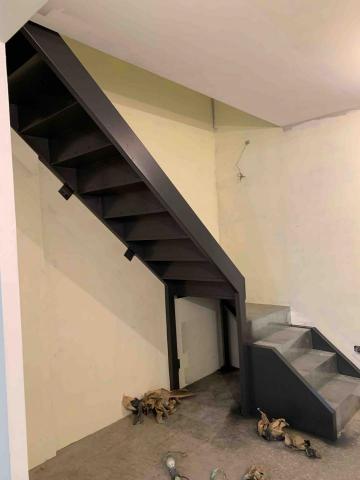 城漢塗裝油漆裝潢 - 樓梯烤漆，正面貼石塑地板