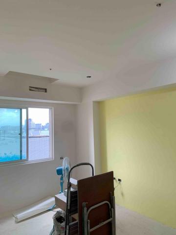 城漢塗裝油漆裝潢 - 天花板牆面噴漆完成，房間主牆跳色