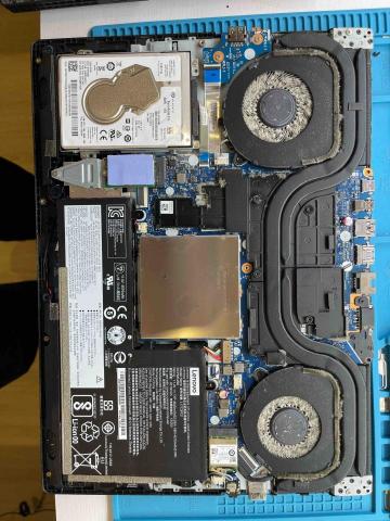 新北黑盒子淡水店維修中心 - LENOVO Y530 拆機清潔圖