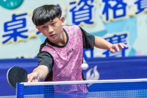 提供撞球陪打員服務的專家施亮維