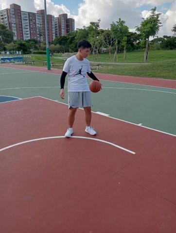 COACHJ - 高中生背後運球訓練