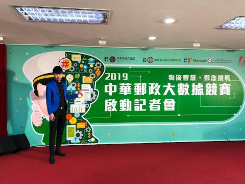 藍羽毛魔術工作室 - 