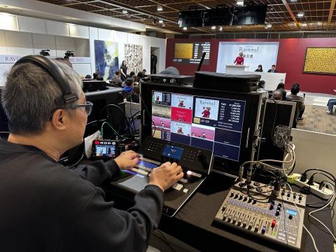 伍加伍廣告媒體 - 羅芙奧當代藝術拍賣會轉播
作品連結：
https://www.youtube.com/channel/UCoGQgQNNdrZjU574xZknS0Q