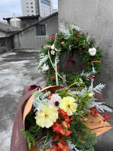 Happiness comes 花藝工作坊 - 聖誕花圈、聖誕花束