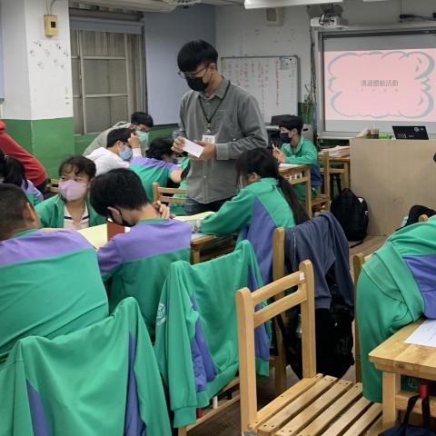 鄭啟宏 - 教育學程課程「輔導原理與實務」實際入校試教