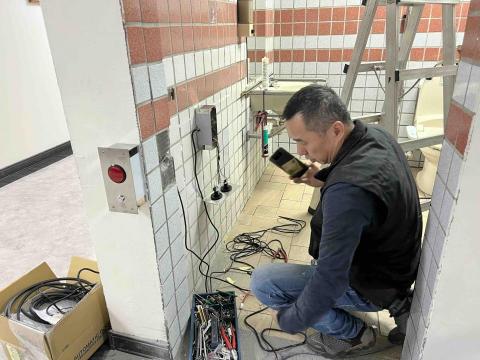 光佑自動門 - 德明財經科技大學-一無障礙廁所自動門