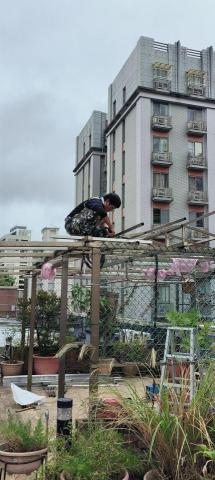 誠豐鐵件工程行 - 下雨趕工