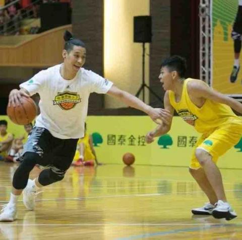 楊文霈 - 國中參加林書豪訓練營獲得國中組mvp照片