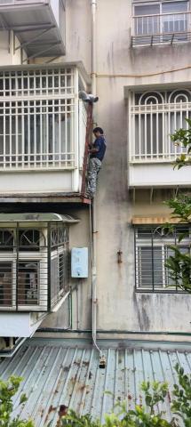 誠豐鐵件工程行 - 沒踩點沒施力點也無法使用樓梯或鷹架，但還是無法為難台東囝仔.....2