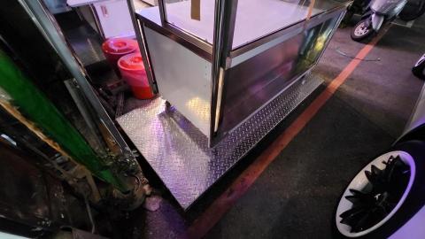 居家修繕/不鏽鋼、鐵件維修加固-魏師傅 - 客製化鍍鋅花板車檯增高 居家修繕/不鏽鋼、鐵件維修加固-魏師傅 - 客製化鍍鋅花板車檯增高