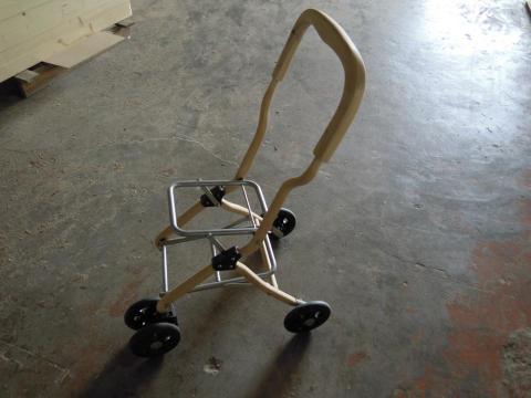 賀品富有限公司 - 高齡者用購物推車，原產品外銷日本，是金屬管結構，以北美硬楓木打樣，罕見的木製版