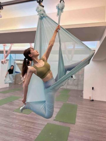 HST_ aerial yoga - 